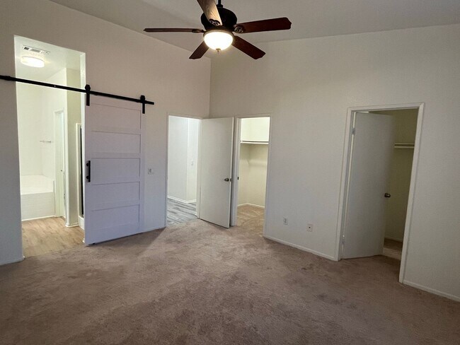 Building Photo - 3 bedroom 2 bath home with large yard available in Adelanto!