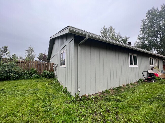 Building Photo - 3481 E 20th Ave
