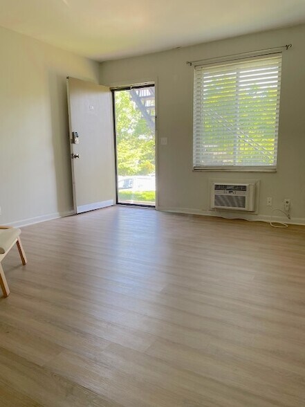 Building Photo - 2601 Hillsboro Pike