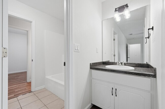 Building Photo - 403B Yancey St