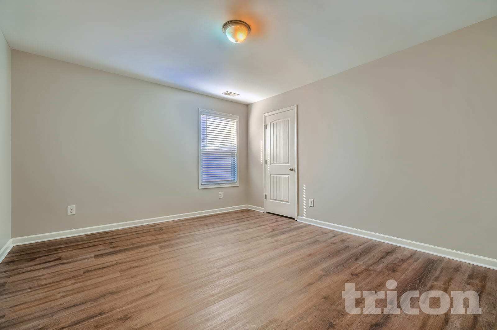 Building Photo - 3919 King Fisher Dr