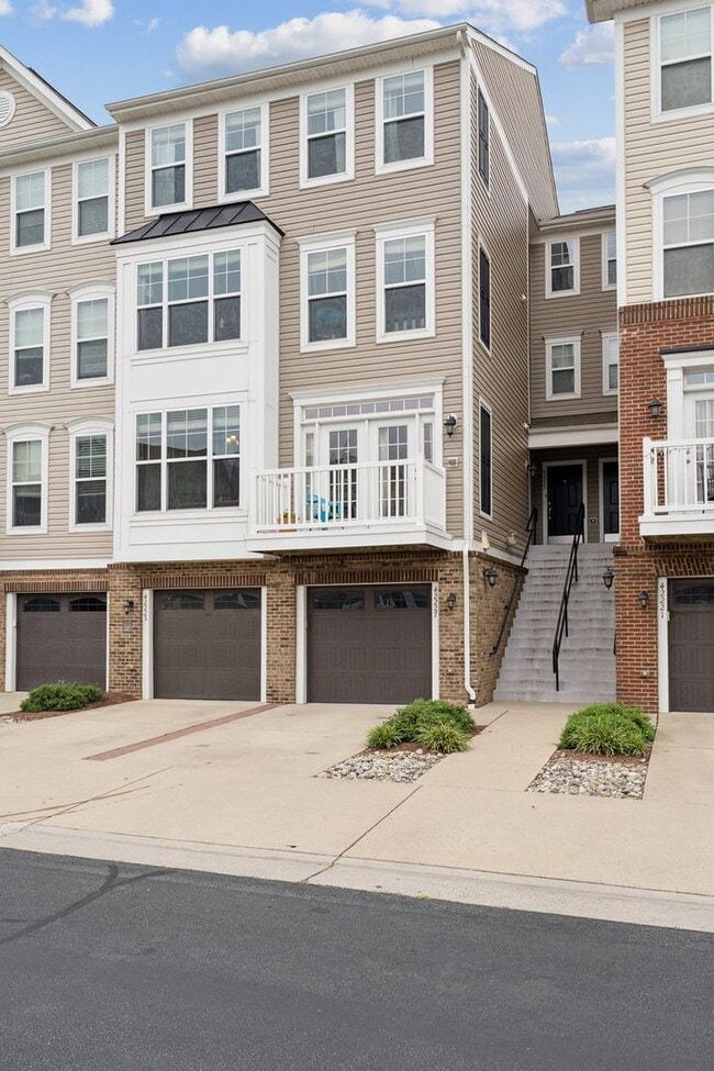 Building Photo - 42227 Canary Grass Sq