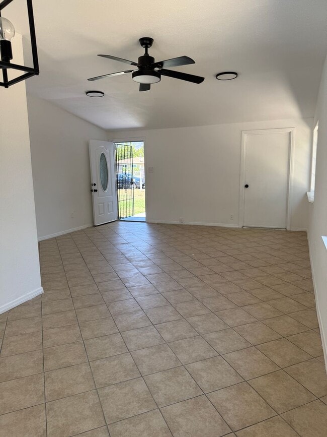 Building Photo - Charming 4-Bedroom Home for Rent in San Be...