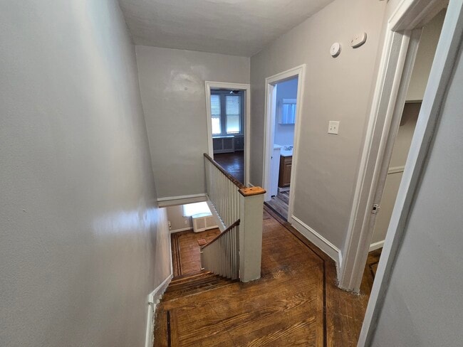 Building Photo - 1353 Dyre St