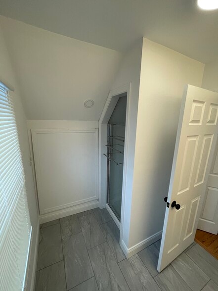 Building Photo - 125 Tunxis Hill Rd