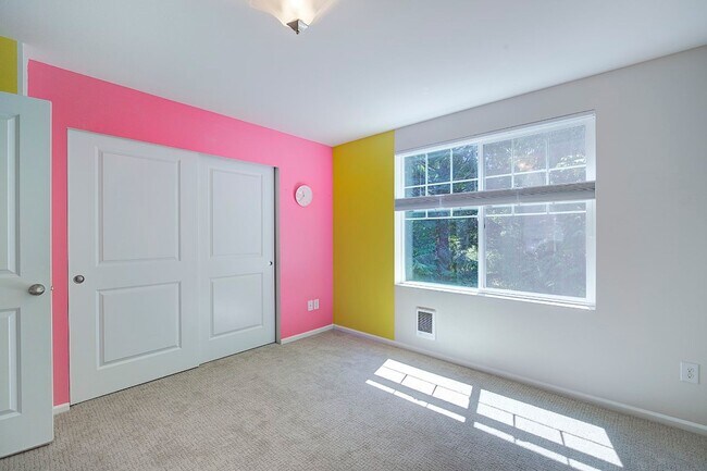 Building Photo - 2Bd/2.25Ba Mill Creek Townhouse