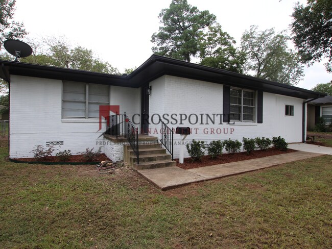 Building Photo - Beautiful 4 Bedroom, 1.5 Bathroom Home in Tyler!
