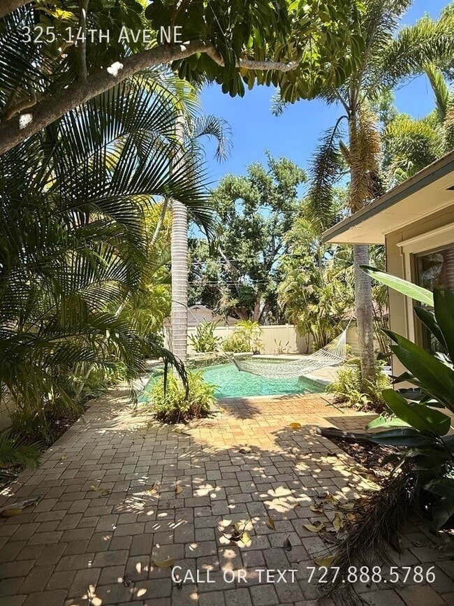 Building Photo - 325 14th Ave NE