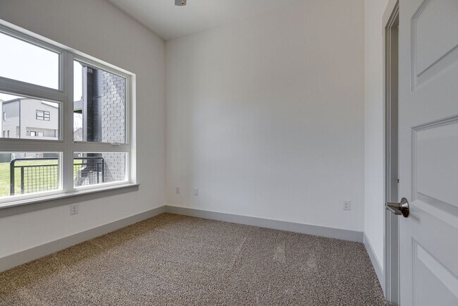 Building Photo - Walk to Geodis - 1 Bed Condo in WEHO!