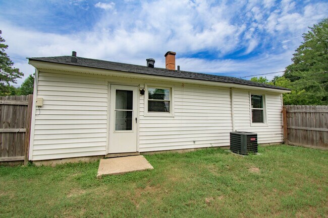 Building Photo - 1401 Thelbert Dr