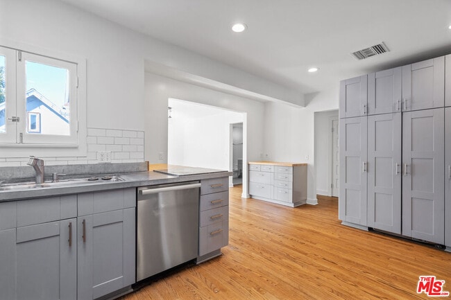 Building Photo - 949 S Muirfield Rd