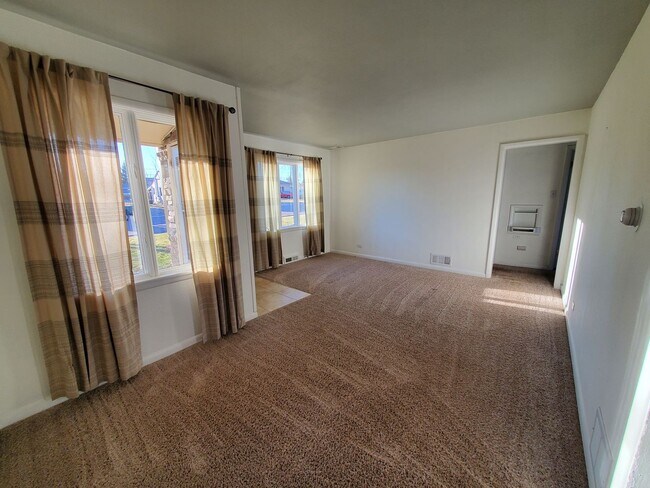 Building Photo - 3 Bed Home in Denver's Athmar Park