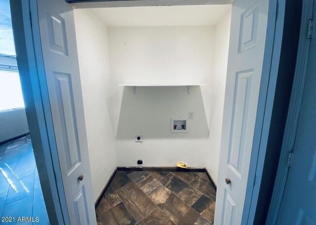 Building Photo - 1522 E 9th St