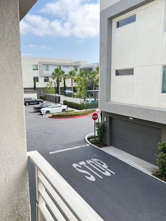 Building Photo - Upscale Living 2 Bed 2 Bath Condo in Anahe...