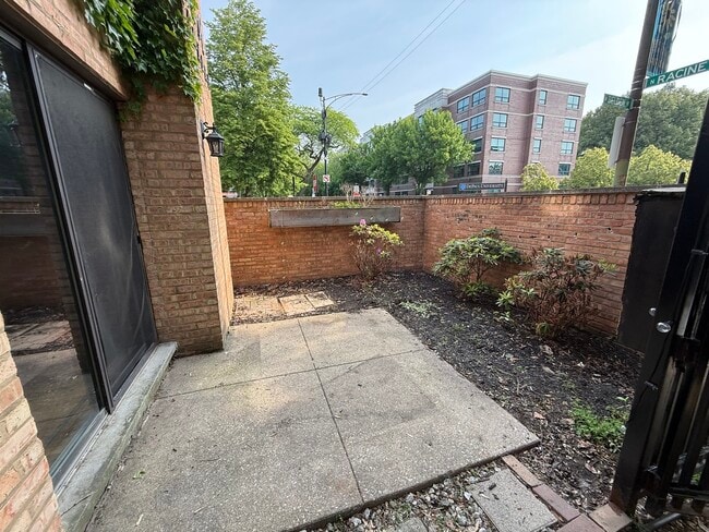Building Photo - 1201 W Belden Ave