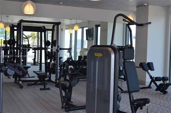 Building Photo - 121 NE 34th St