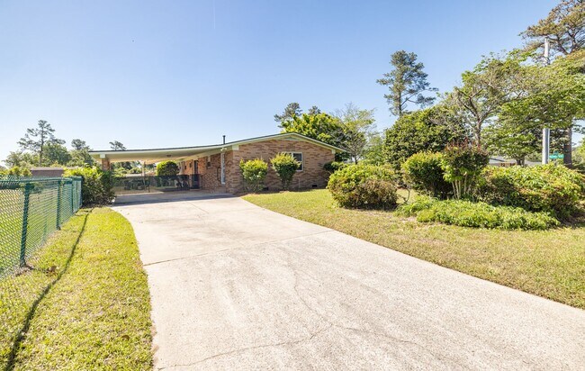 Building Photo - 240 Maywood Dr