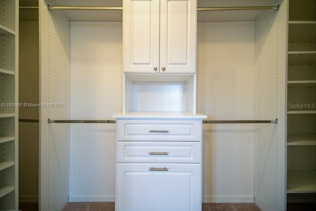Building Photo - 604 Rogue Dr