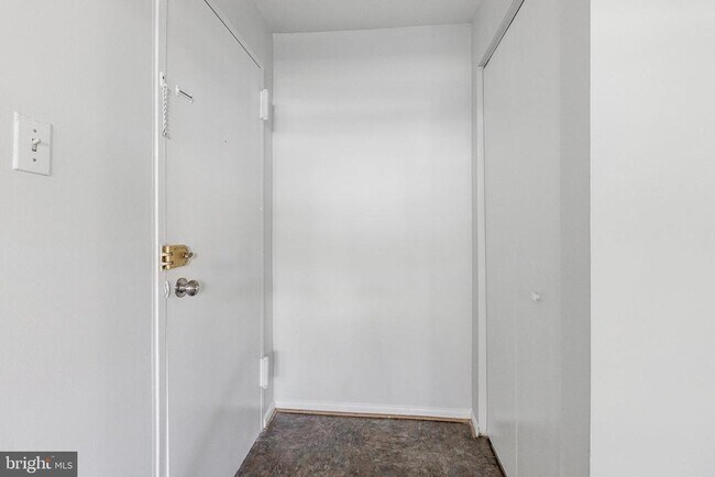 Building Photo - 11370 Cherry Hill Rd