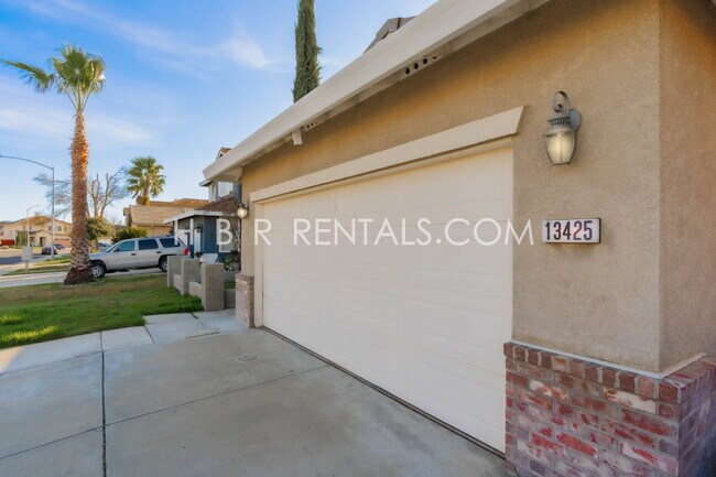 Building Photo - Charming 3-Bedroom Home with a Beautiful Pool in Lathrop! *POOL SERVICE INCLUDED*