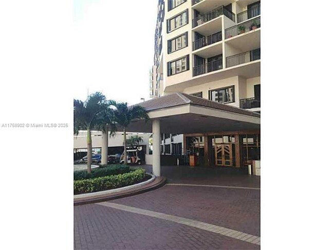 Primary Photo - 540 Brickell Key Dr