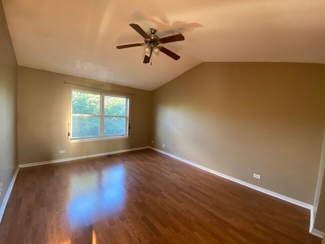 Building Photo - 496 Majestic Ln