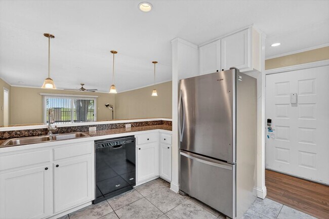 Building Photo - Las Colinas Area