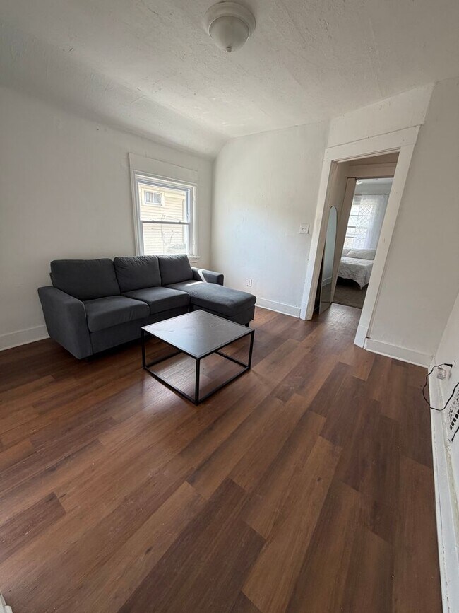 Building Photo - Charming Lakewood Duplex