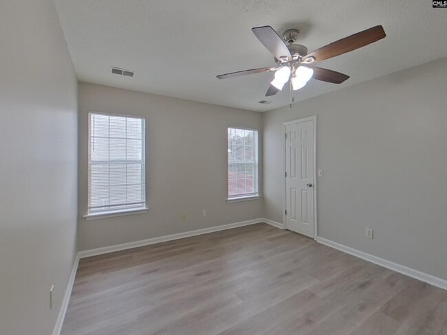 Building Photo - 121 Green Rose Rd