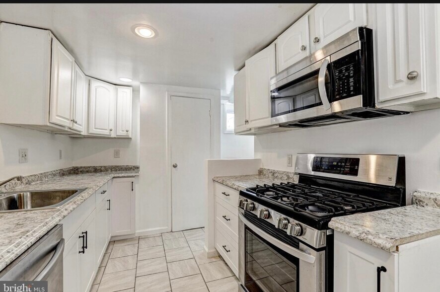 Building Photo - 4506 Furley Ave