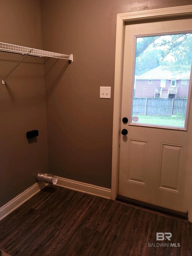 Building Photo - 9530 Fox Hunter Ct E