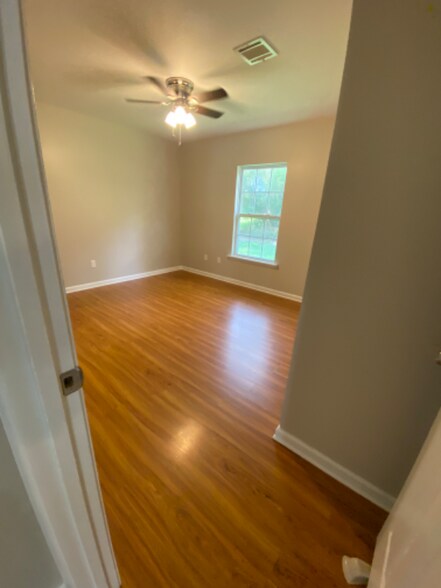 Building Photo - 8233 Baudoin Rd