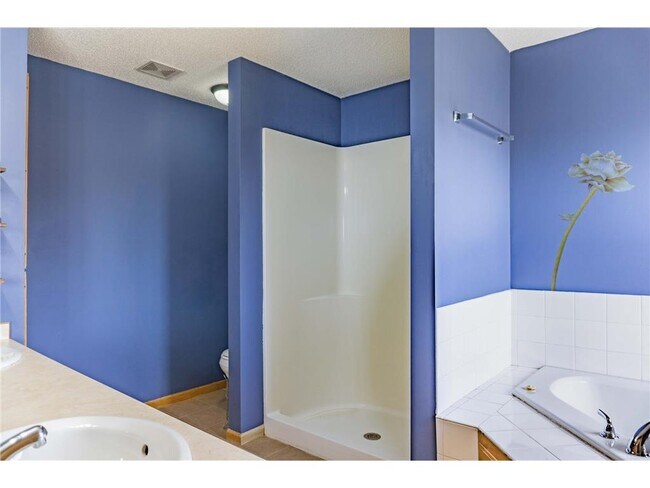 Building Photo - 2112 Blake Ave