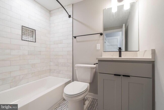 Building Photo - 435 N 35th St