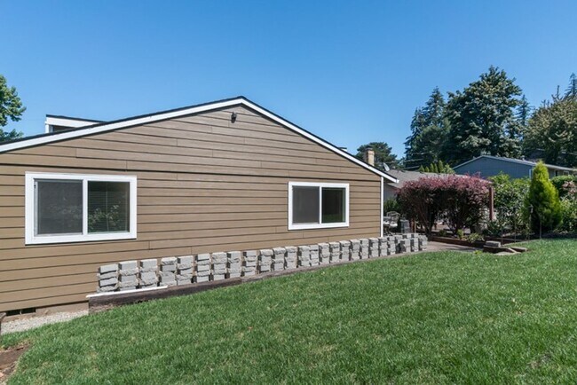 Building Photo - Charming Home in SW Portland