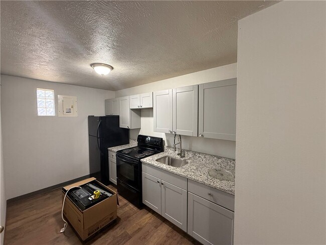 Building Photo - 269 E Pickens Rd