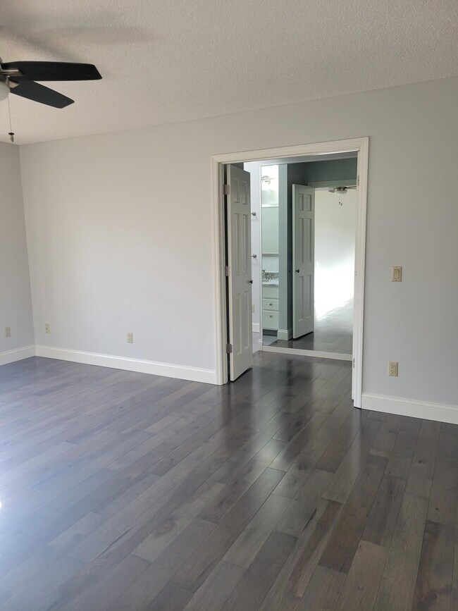 Building Photo - 116 Knollwood Ln