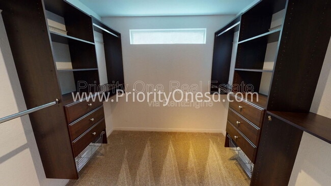 Building Photo - 10360 Londonderry Ave