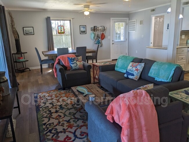 Building Photo - 181 Pine Grove Ln