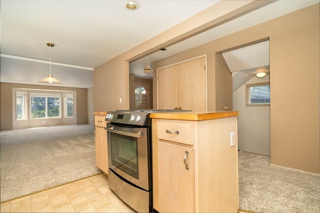Building Photo - 3Bd/3.25Ba Seattle House