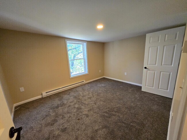 Building Photo - 109 2nd St