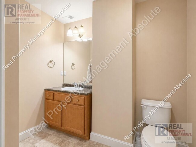 Building Photo - Prime Hudson Location: 3-Bed Townhouse Beside Benson’s Park