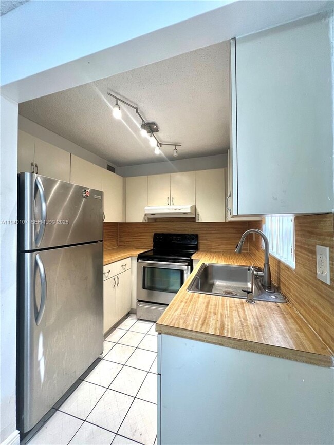 Building Photo - 5930 W 25th Ct