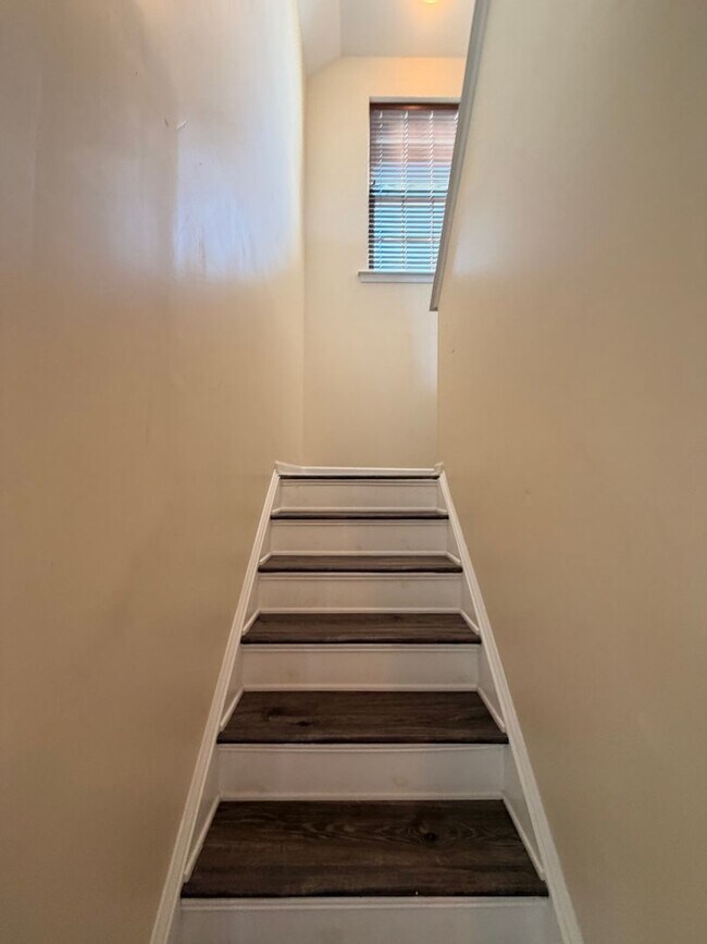 Building Photo - 42 Kilverstone Way