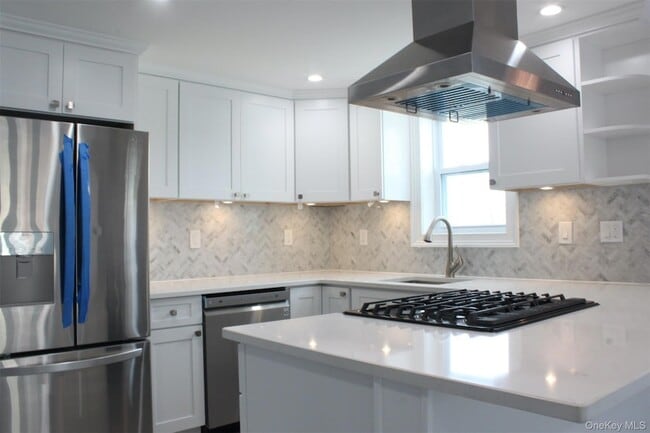 Building Photo - 451 Warburton Ave