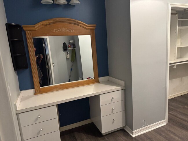Building Photo - Large Executive Carrollwood Townhome