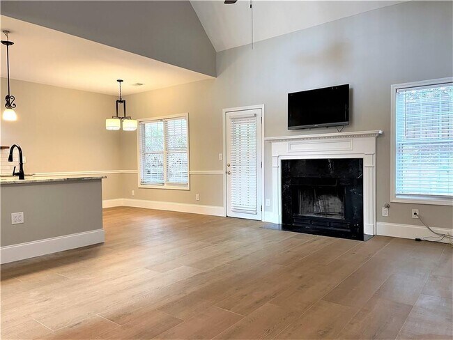 Building Photo - 1635 River Oak Dr