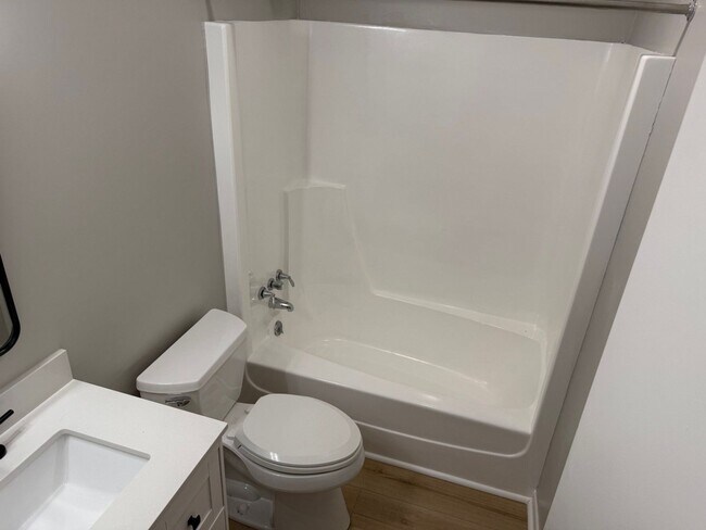 Building Photo - Renovated Rocky Hill Home