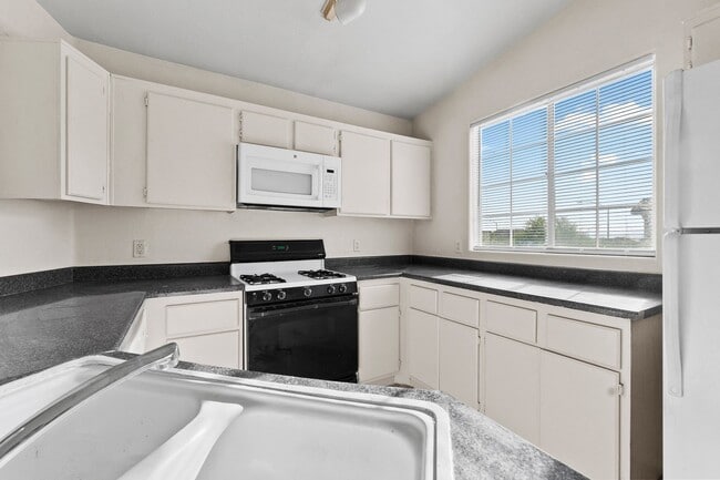Building Photo - 2nd Floor Condo in a Gated Northeast Commu...