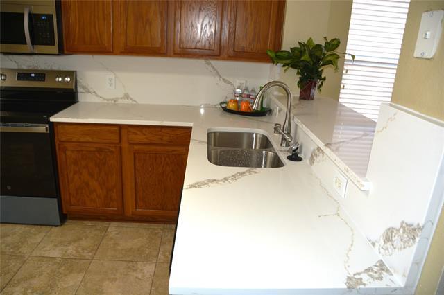 Building Photo - 9809 Carter Dr